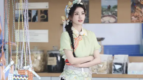 菏泽女子试衣间排便跑路